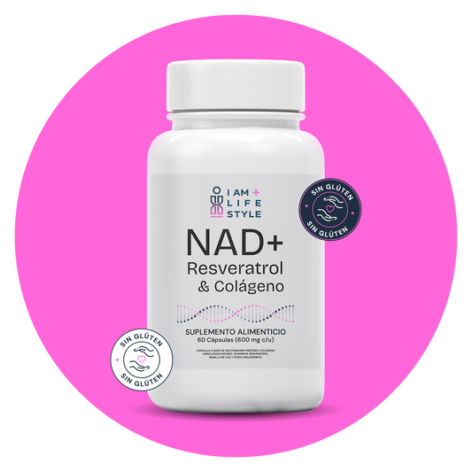 Frasco del suplemento NAD+ con resveratrol y colágeno sobre una elipse rosa